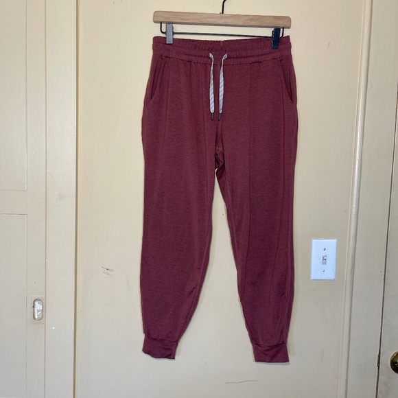 Vuori Men's Pants in Maroon - Picture 1 of 6